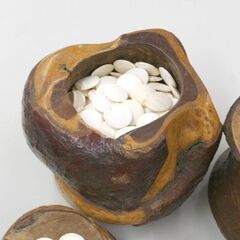 碁石 碁笥セット 蛤白石 216個 那智黒石 172個 厚さ4～5mm位 産地不明 変わった形の碁笥 札幌市 清田区 平岡の画像