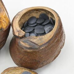 碁石 碁笥セット 蛤白石 216個 那智黒石 172個 厚さ4～5mm位 産地不明 変わった形の碁笥 札幌市 清田区 平岡の画像