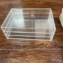 突っ張り棒２本未使用&プラボックスの画像