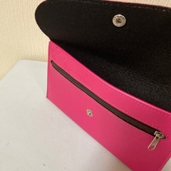ピンクの財布の画像