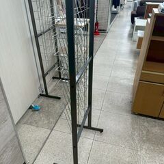 ★リユースのサカイ高崎店★TJ13651 コクヨ パンフレットスタンド 銀 H139.5×D35×W49.5 クリーニング済みの画像