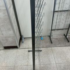 ★リユースのサカイ高崎店★TJ13651 コクヨ パンフレットスタンド 銀 H139.5×D35×W49.5 クリーニング済みの画像