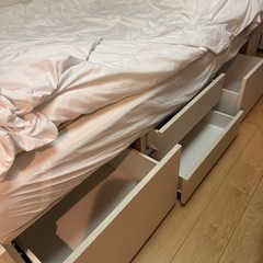 ベット枠組みの画像