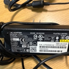 ノートパソコンの充電器の画像