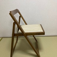 折りたたみ式　机と椅子の画像