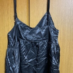 キャミソール 光沢のある素材の画像