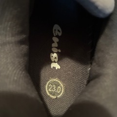 シューズ　運動靴　23cmの画像