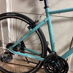 Bianchi ROMA  Ⅳクロスバイク、ビアンキカラーのスタイリッシュなデザイン。の画像