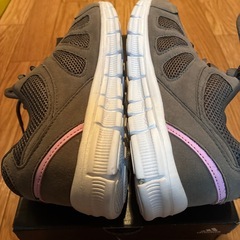 シューズ　運動靴　23cmの画像
