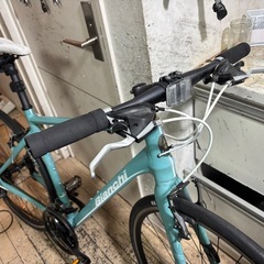 Bianchi ROMA  Ⅳクロスバイク、ビアンキカラーのスタイリッシュなデザイン。の画像