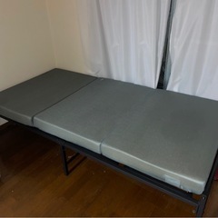 シングルベッドフレーム マットレス 布団の画像