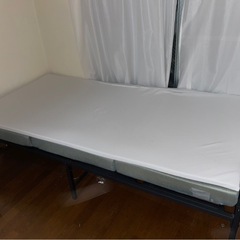 シングルベッドフレーム マットレス 布団の画像