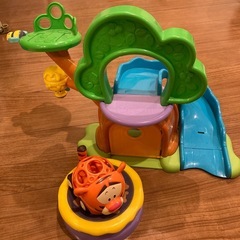 バンボとおもちゃ2点の画像