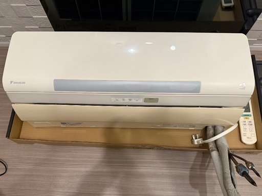 2012年製　ダイキン リビングルーム用 ルームエアコン F71NTAXP
