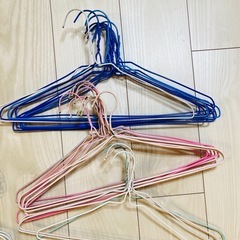 無料 スチールワイヤーハンガー 64本の画像