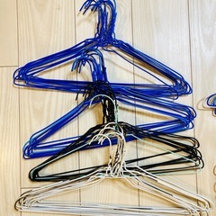 無料 スチールワイヤーハンガー 64本の画像