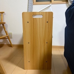 おもちゃ収納棚の画像