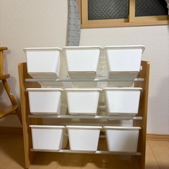 おもちゃ収納棚の画像