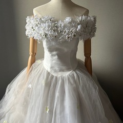 【約9号】オフショルダー 花モチーフ ウェディングドレスの画像