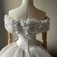 【約9号】オフショルダー 花モチーフ ウェディングドレスの画像