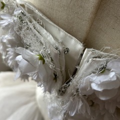 【約9号】オフショルダー 花モチーフ ウェディングドレスの画像