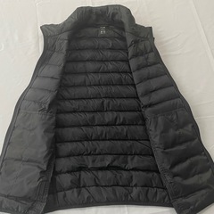 UNIQLOダウンベストの画像