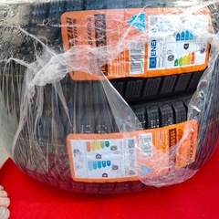 185/65R/15スタッドレスタイヤとホイールの画像