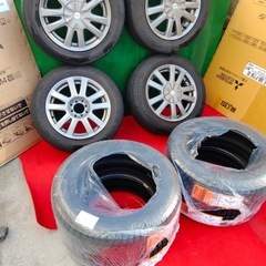 185/65R/15スタッドレスタイヤとホイールの画像