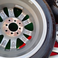 185/65R/15スタッドレスタイヤとホイールの画像