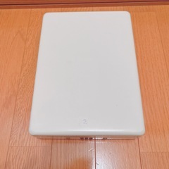 バスタオル60枚・タオルシーツ3枚・ペーパーシーツ22枚・金庫の画像