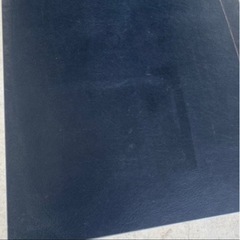 飲み屋さんにありそうな テーブルの画像