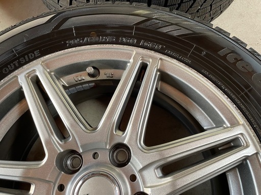 (受渡予定者決定済)【2022年製】スタッドレスタイヤ205/60R16