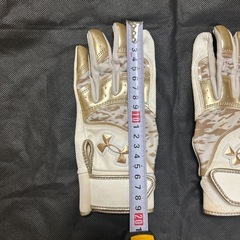 UNDER ARMOUR　バッティンググローブの画像