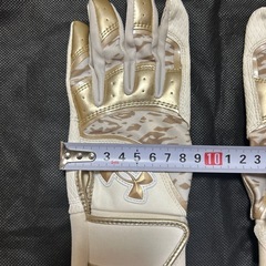 UNDER ARMOUR　バッティンググローブの画像