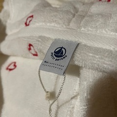 新品プチバトー ハート❤️フード付きタオルの画像