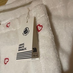 新品プチバトー ハート❤️フード付きタオルの画像