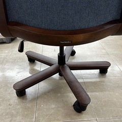 karimoku    カリモク　XT5840    デスクチェア　アーム•キャスター付きの画像