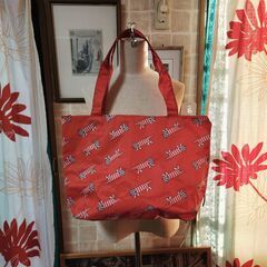 ‥リサ・ラーソンの愛らしい猫柄。シンプル軽量な大き目バッグ、いかがでしょうか？の画像