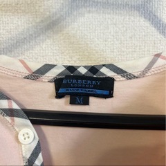 BURBERRY ピンク Vネック Tシャツ MとUNIQLO半袖シャツMの画像