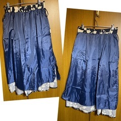 葉っぱ柄 フレア スカート 白と紺の画像