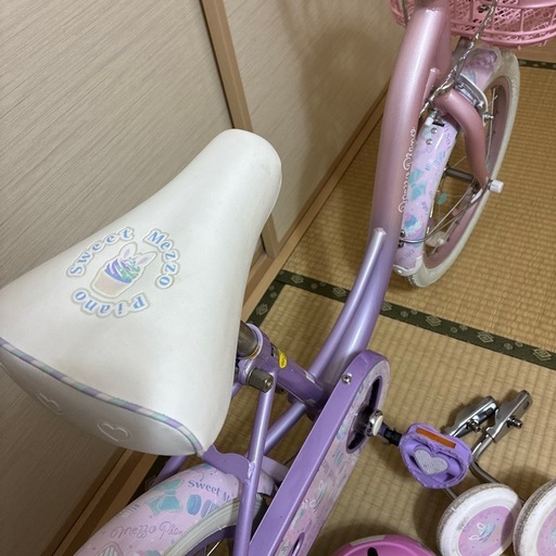 16インチ　メソピアノ自転車　補助輪、ヘルメット付