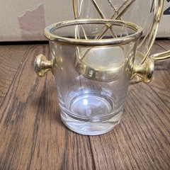 金縁のガラス食器類の画像