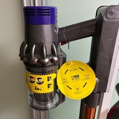 ダイソン掃除機　
Dyson cyclone v10 fluffy 付属品　スタンド付の画像