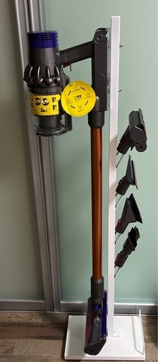 ダイソン掃除機　
Dyson cyclone v10 fluffy 付属品　スタンド付