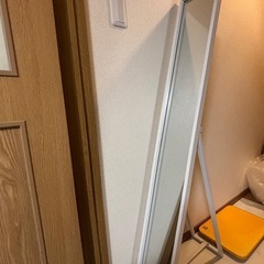 【無料】白い姿見ミラー（高さ120cm×幅20cm）の画像