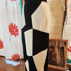 ゆるりと大きなサイズ。すらりとスタイルよく、そして最高に楽なニットロングスカート。いかがでしょうか？の画像