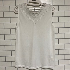 ❤️胸元刺繍 タンクトップの画像