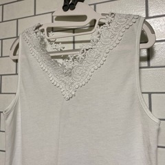 ❤️胸元刺繍 タンクトップの画像