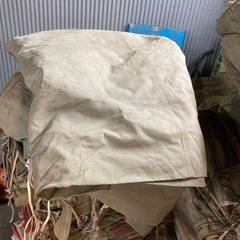 雑草生えないようにする敷物の画像