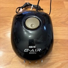 GEX E-AIR 9000FBエアーポンプ と水作エアーポンプ水心の画像